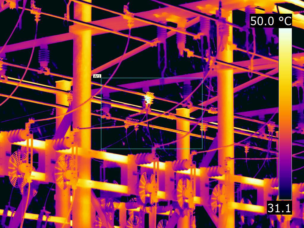 Using 12° lens to shoot bolted clamp at substation - FLIR T1K IR Image