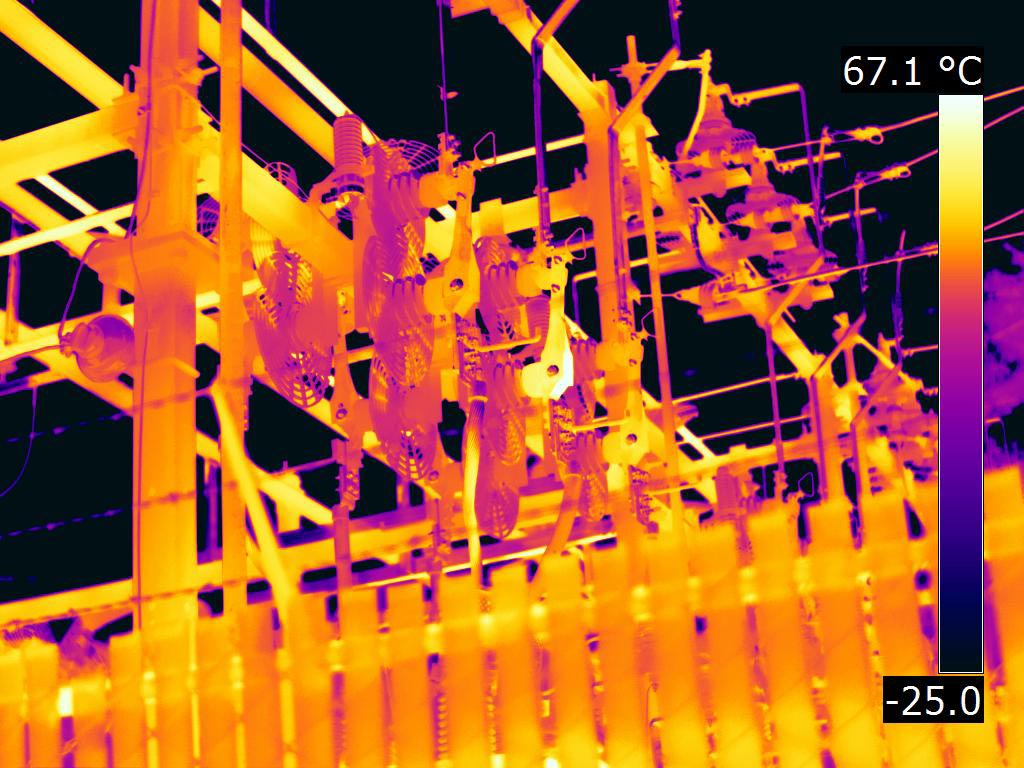 Overheating hinged cutout - FLIR T1K IR Image Overheating hinged cutout - FLIR T1K IR Image termovízia, thermokamera, termokamera, termovízna kamera, IR kamera, IR camera, infračervená kamera, infrakamera